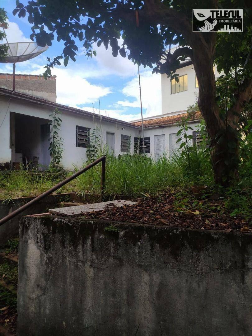 Casa, Centro, 4 Quartos, 0 Vaga, 1 Suíte