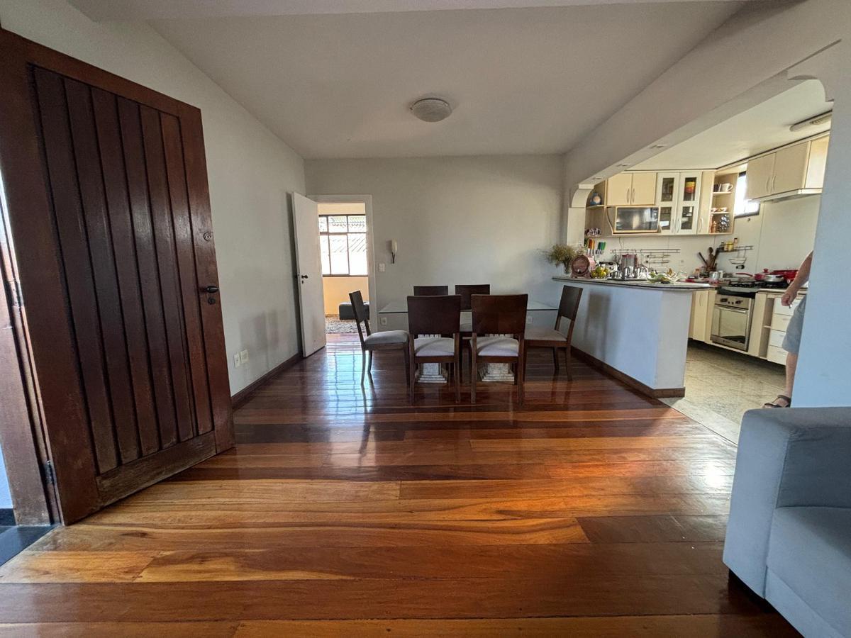 Casa, Caiçaras, 5 Quartos, 4 Vagas, 1 Suíte