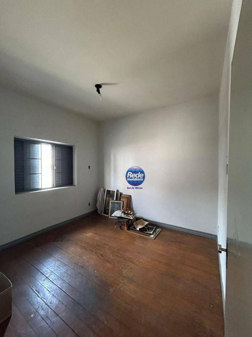 Casa, Centro, 3 Quartos, 0 Vaga