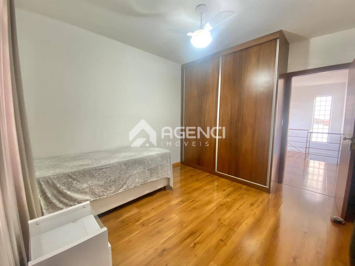 Casa, Serrano, 4 Quartos, 0 Vaga, 1 Suíte