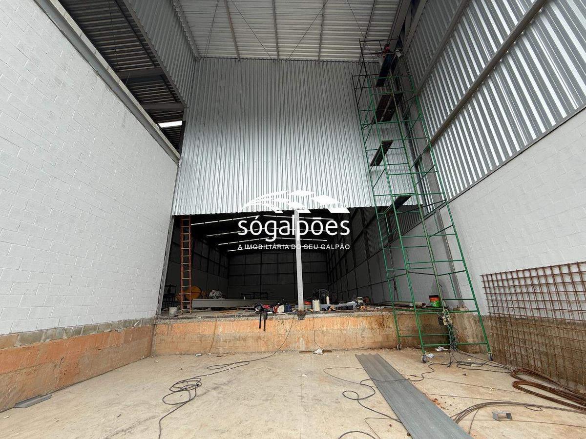 Galpão, Bandeirinhas, 6 Vagas