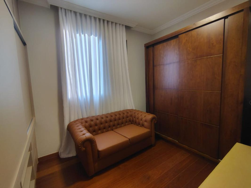 Apartamento, Barreiro, 4 Quartos, 2 Vagas, 1 Suíte