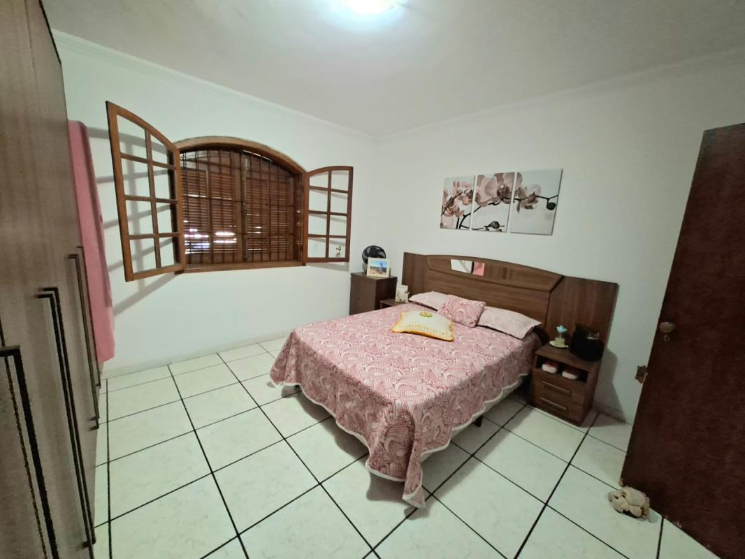 Casa, Letícia, 3 Quartos, 8 Vagas, 1 Suíte