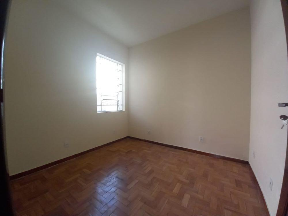 Prédio, Centro, 4 Quartos, 0 Vaga