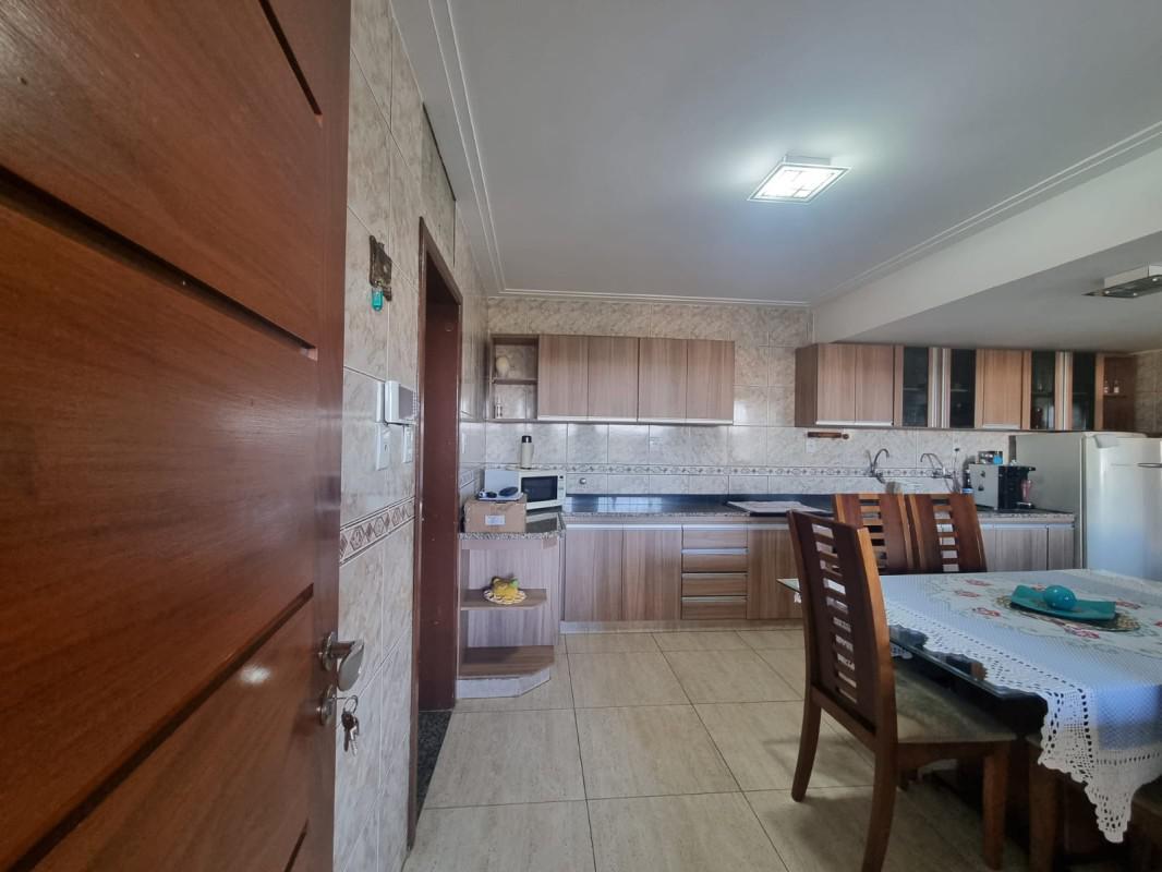 Casa, Centro, 4 Quartos, 6 Vagas, 1 Suíte