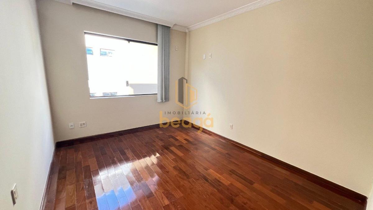 Casa, Castelo, 4 Quartos, 6 Vagas, 1 Suíte