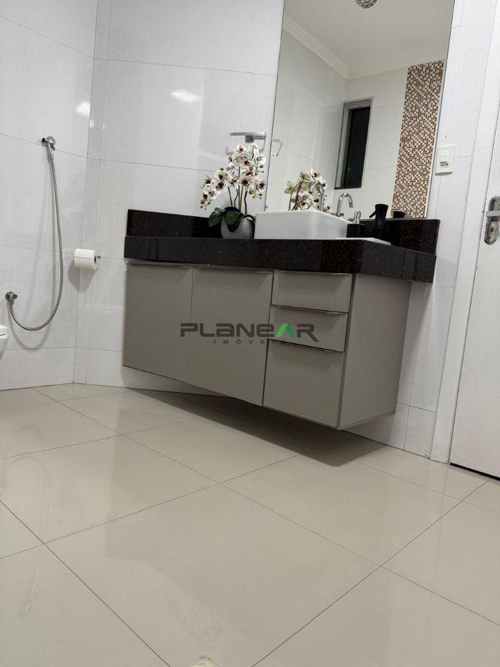 Casa, Europa, 3 Quartos, 4 Vagas, 1 Suíte