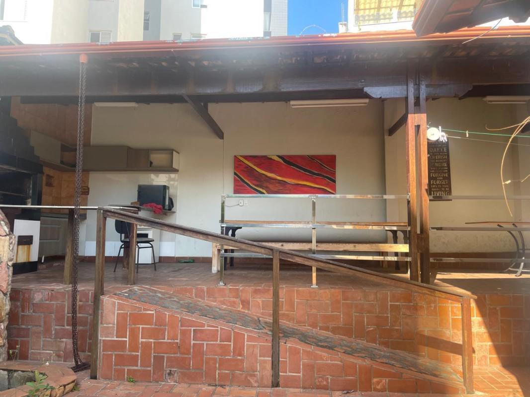 Casa, Castelo, 4 Quartos, 6 Vagas, 2 Suítes