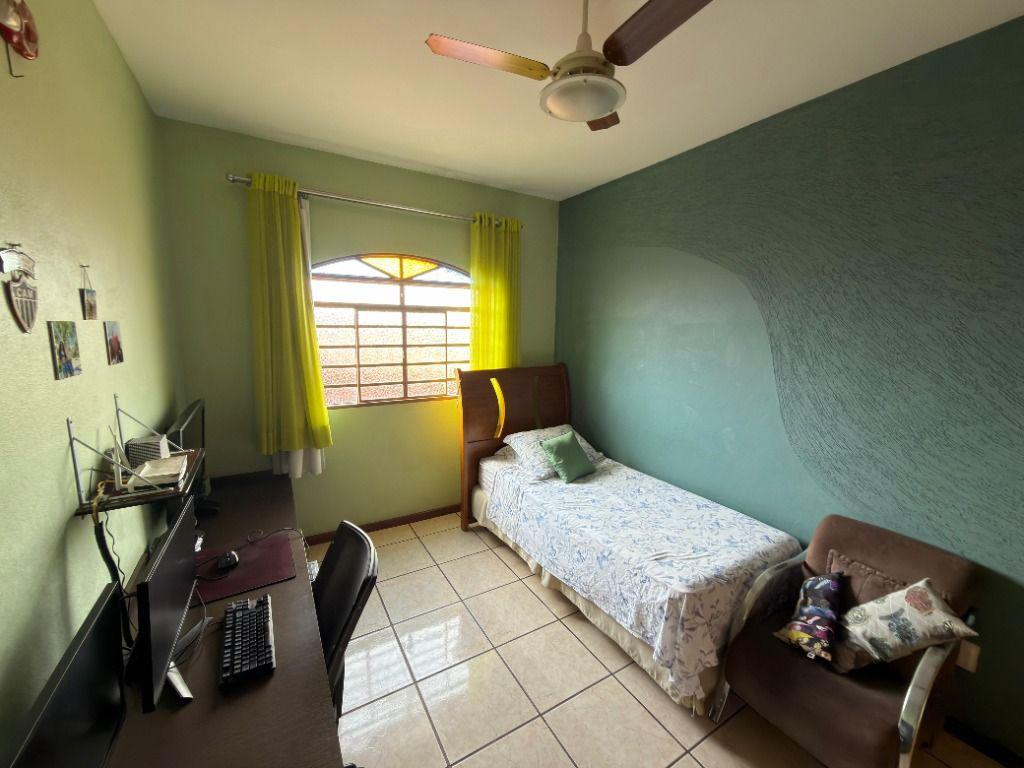 Casa, Itacolomi, 3 Quartos, 0 Vaga, 1 Suíte