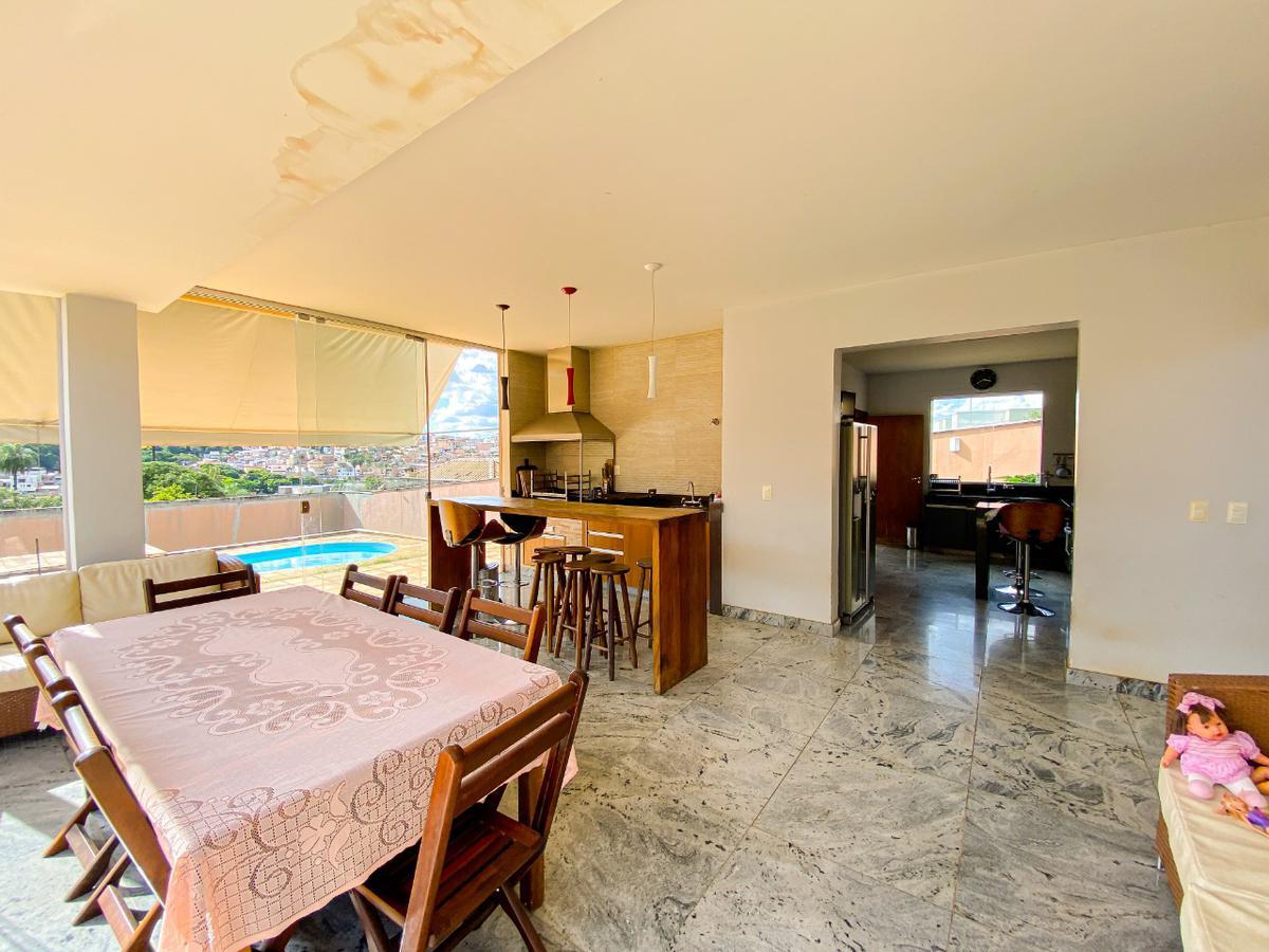 Casa, Trevo, 5 Quartos, 10 Vagas, 2 Suítes