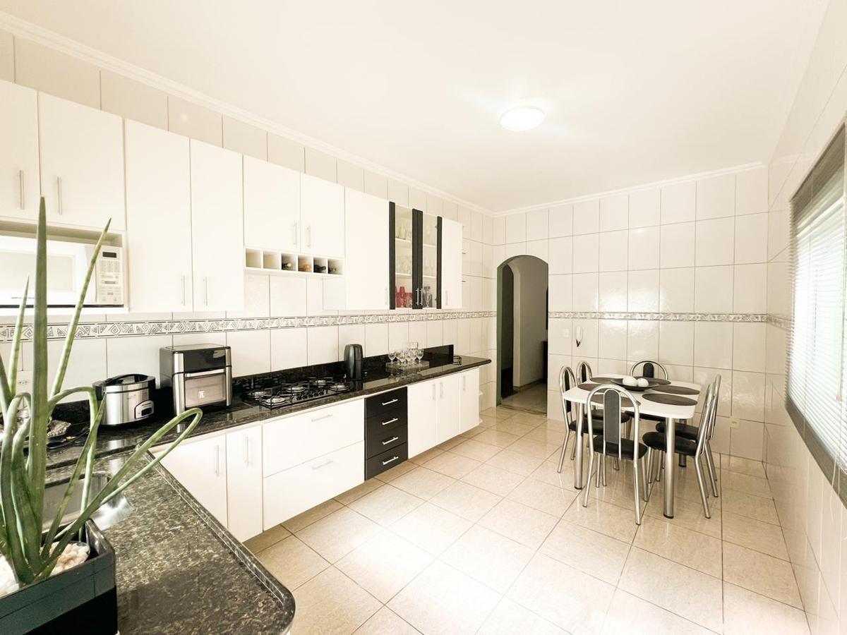 Casa, Arvoredo, 3 Quartos, 8 Vagas, 2 Suítes
