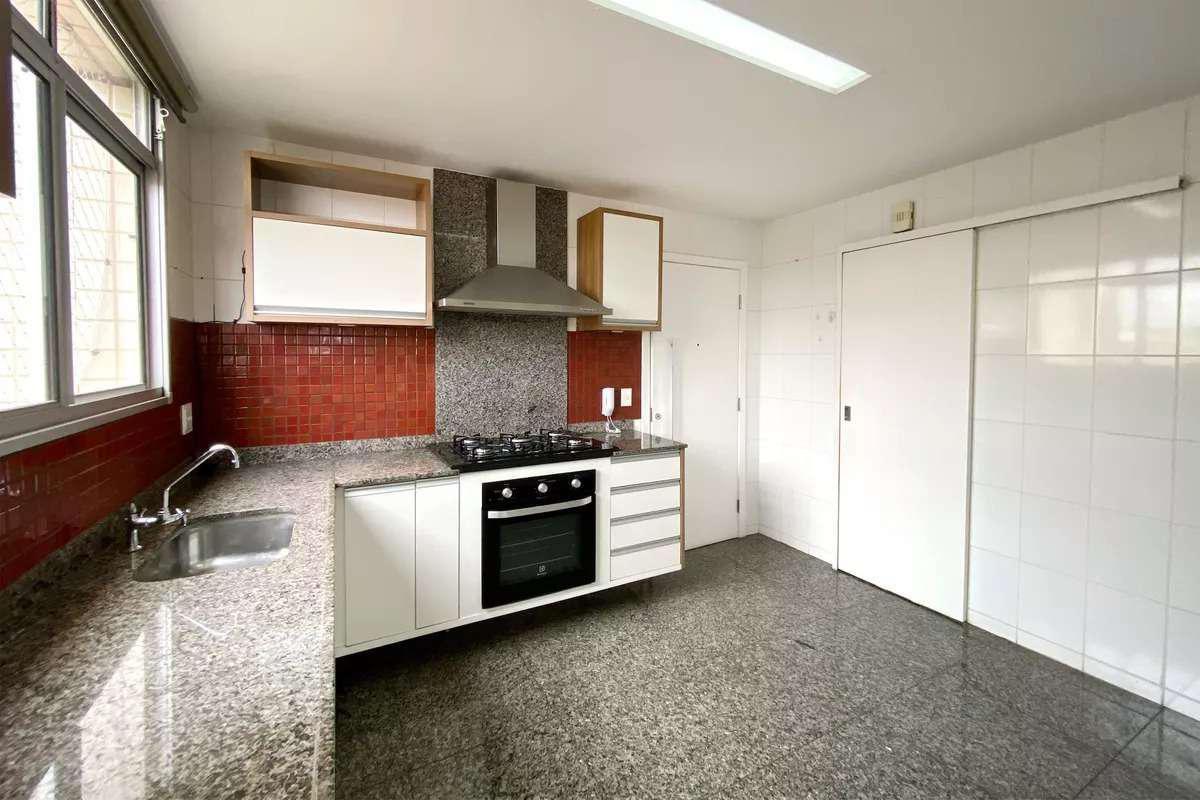 Apartamento, Sagrada Família, 4 Quartos, 2 Vagas, 1 Suíte