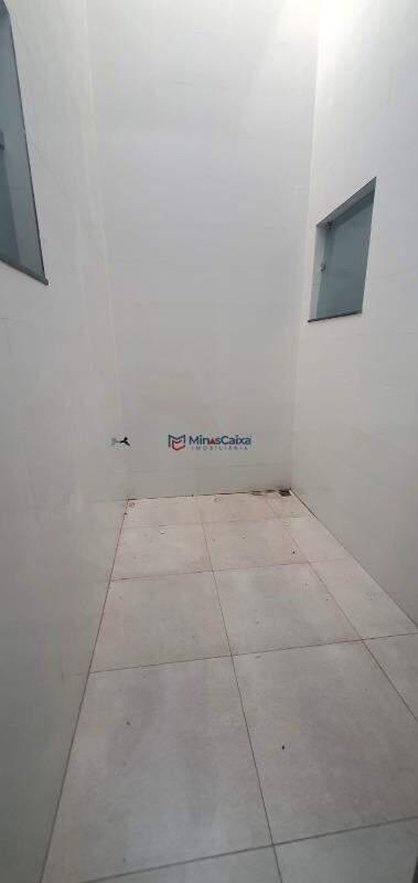 Casa, Quitandinha, 4 Quartos, 2 Vagas, 1 Suíte