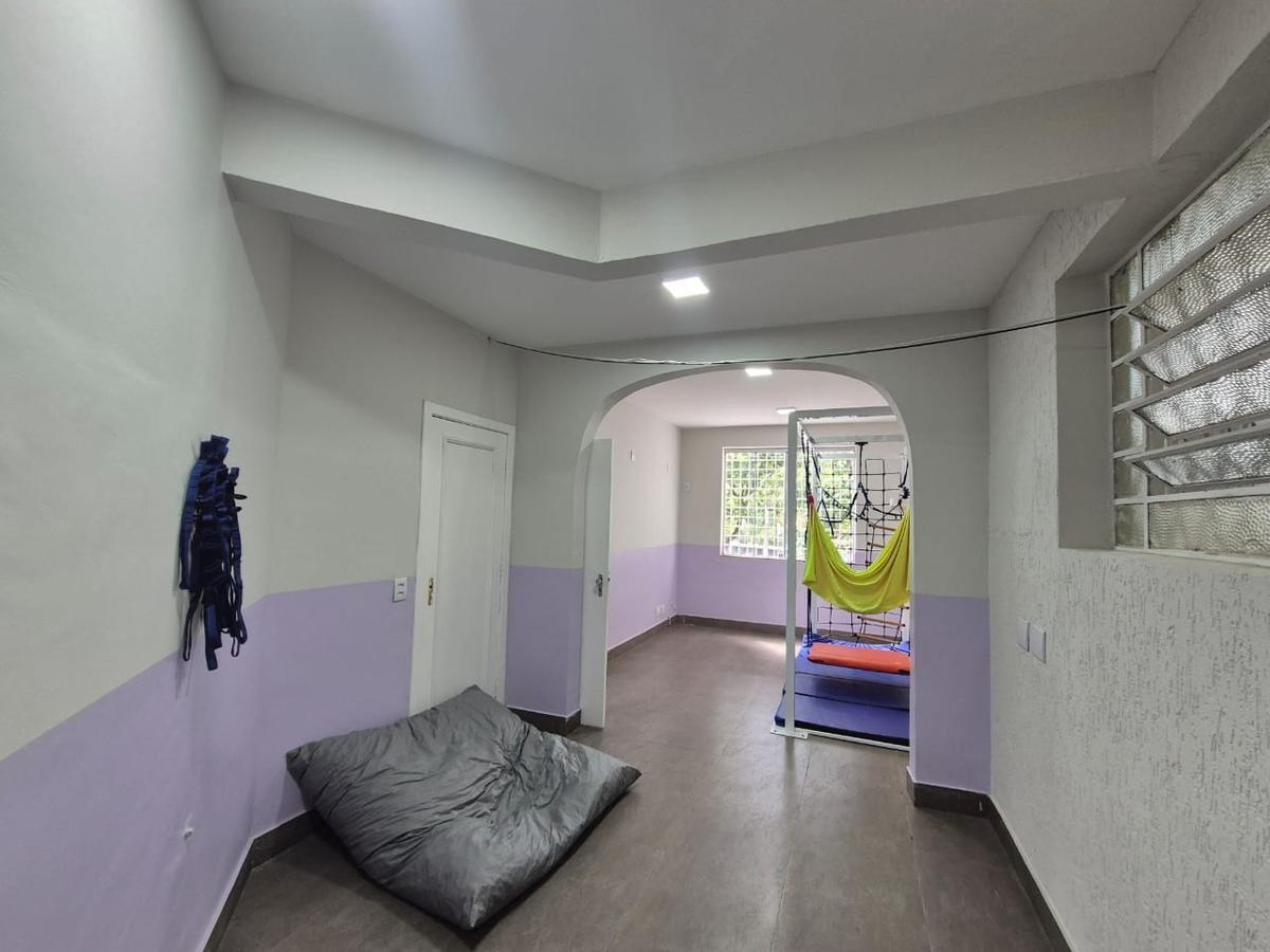 Casa, Funcionários, 5 Quartos, 2 Vagas, 1 Suíte