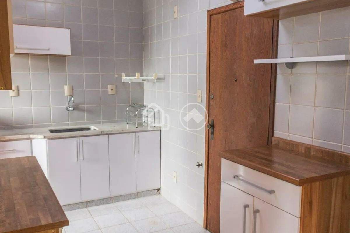Apartamento, Estoril, 4 Quartos, 2 Vagas, 1 Suíte