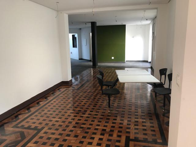 Casa Comercial, Funcionários, 0 Quarto, 0 Vaga