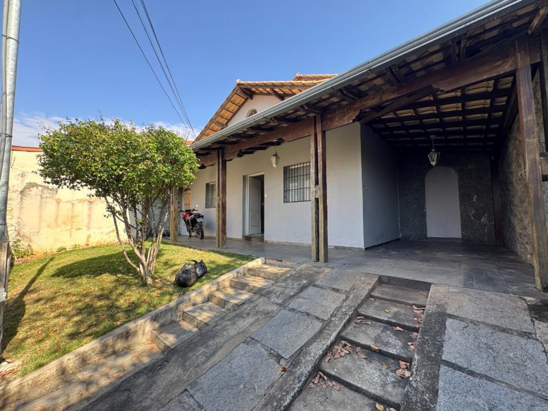 Casa, Colégio Batista, 4 Quartos, 2 Vagas, 2 Suítes