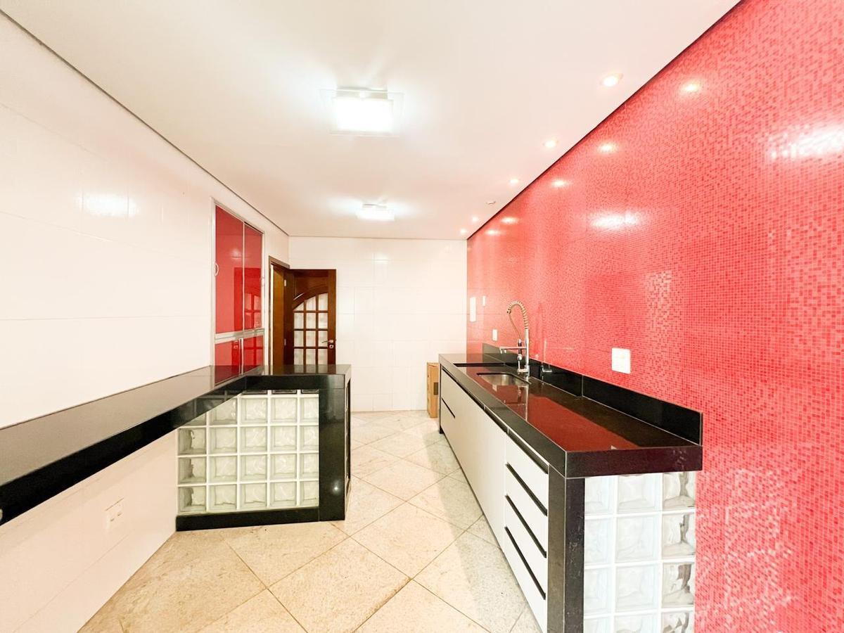 Casa, Trevo, 5 Quartos, 8 Vagas, 1 Suíte