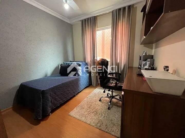 Casa, Cabral, 3 Quartos, 0 Vaga, 0 Suíte