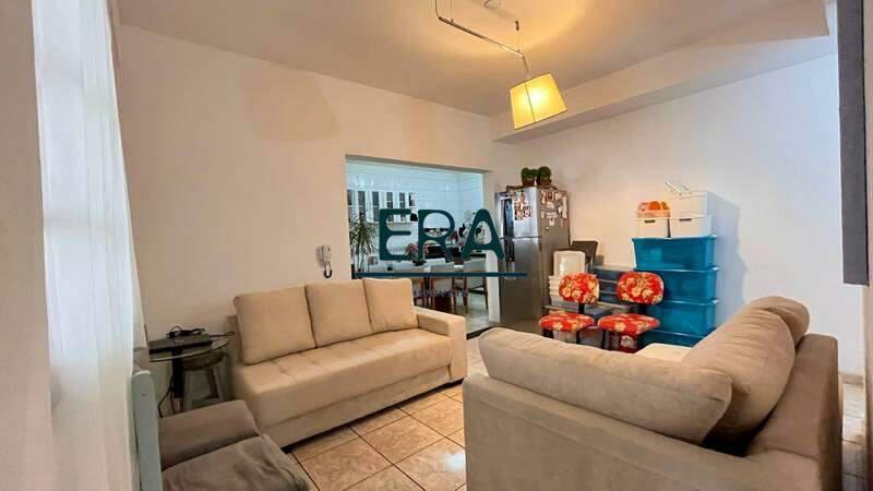 Casa, Buritis, 5 Quartos, 0 Vaga, 1 Suíte