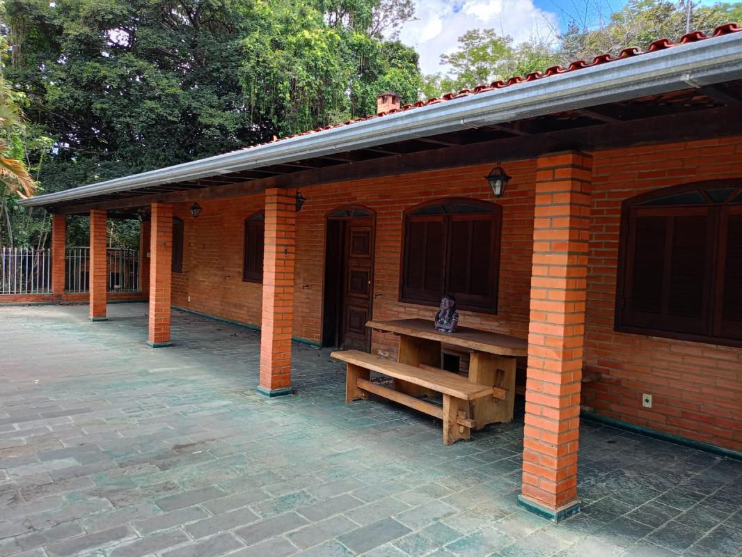 Fazenda, Ravena, 4 Quartos, 4 Vagas, 1 Suíte