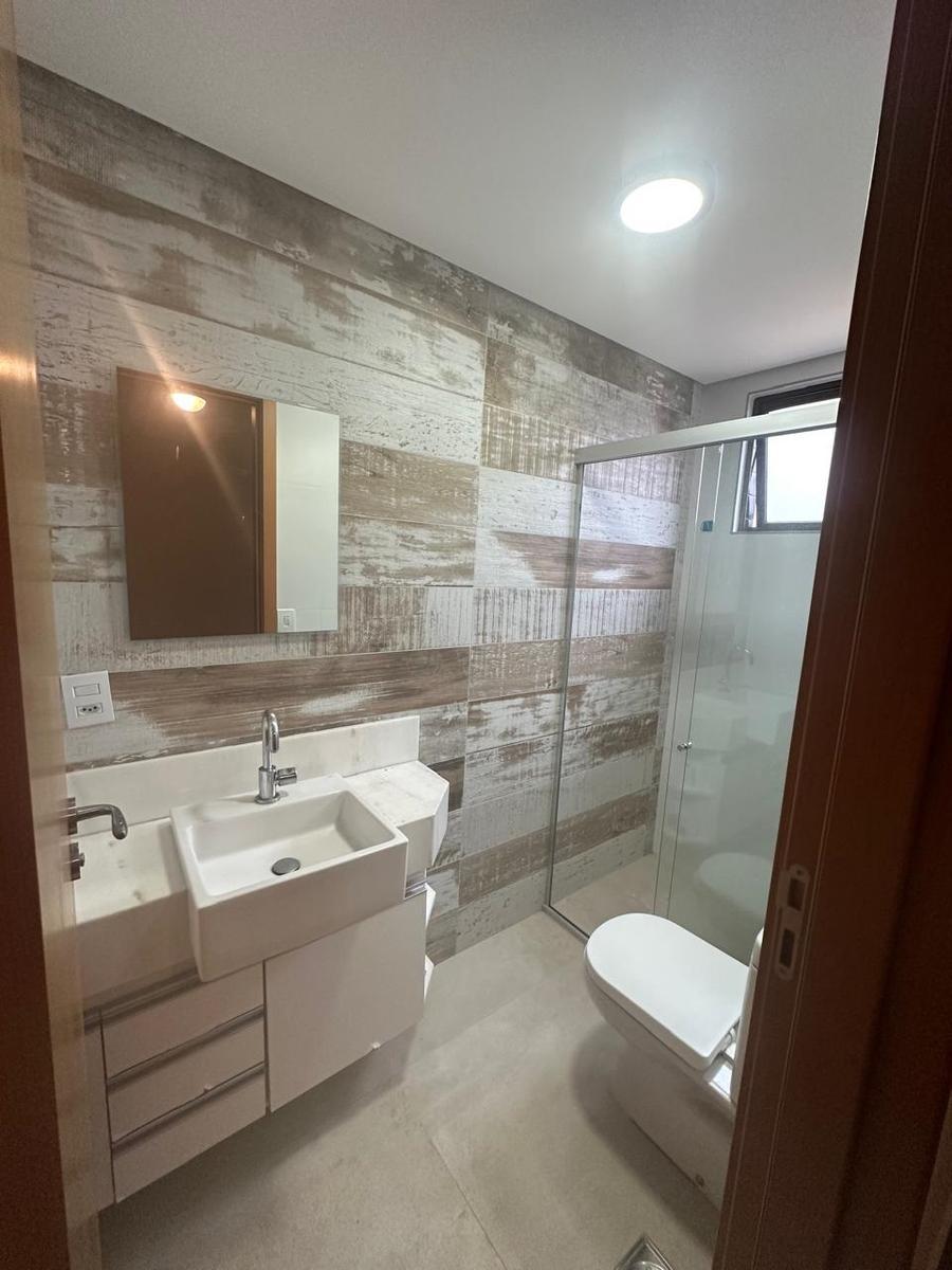 Apartamento, Floresta, 2 Quartos, 2 Vagas, 1 Suíte