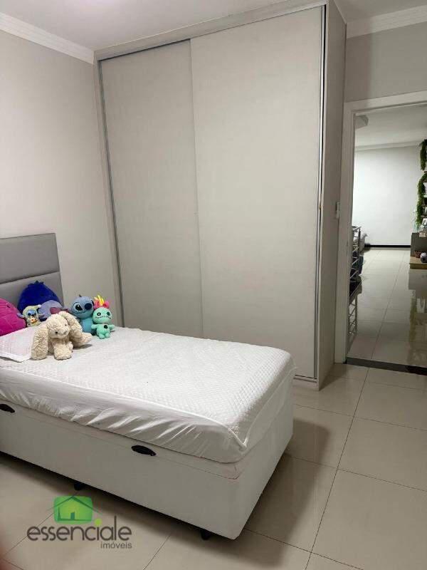 Casa, Europa, 3 Quartos, 3 Vagas, 1 Suíte