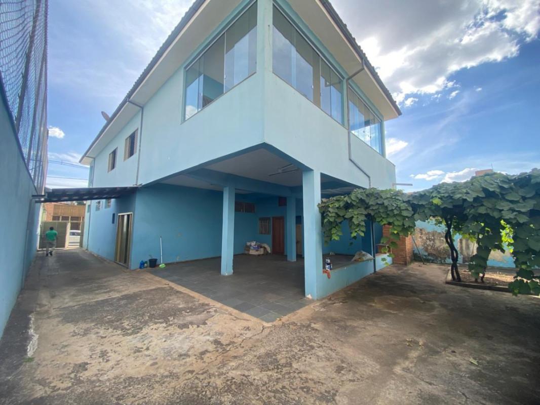 Casa, Centro, 3 Quartos, 6 Vagas, 1 Suíte