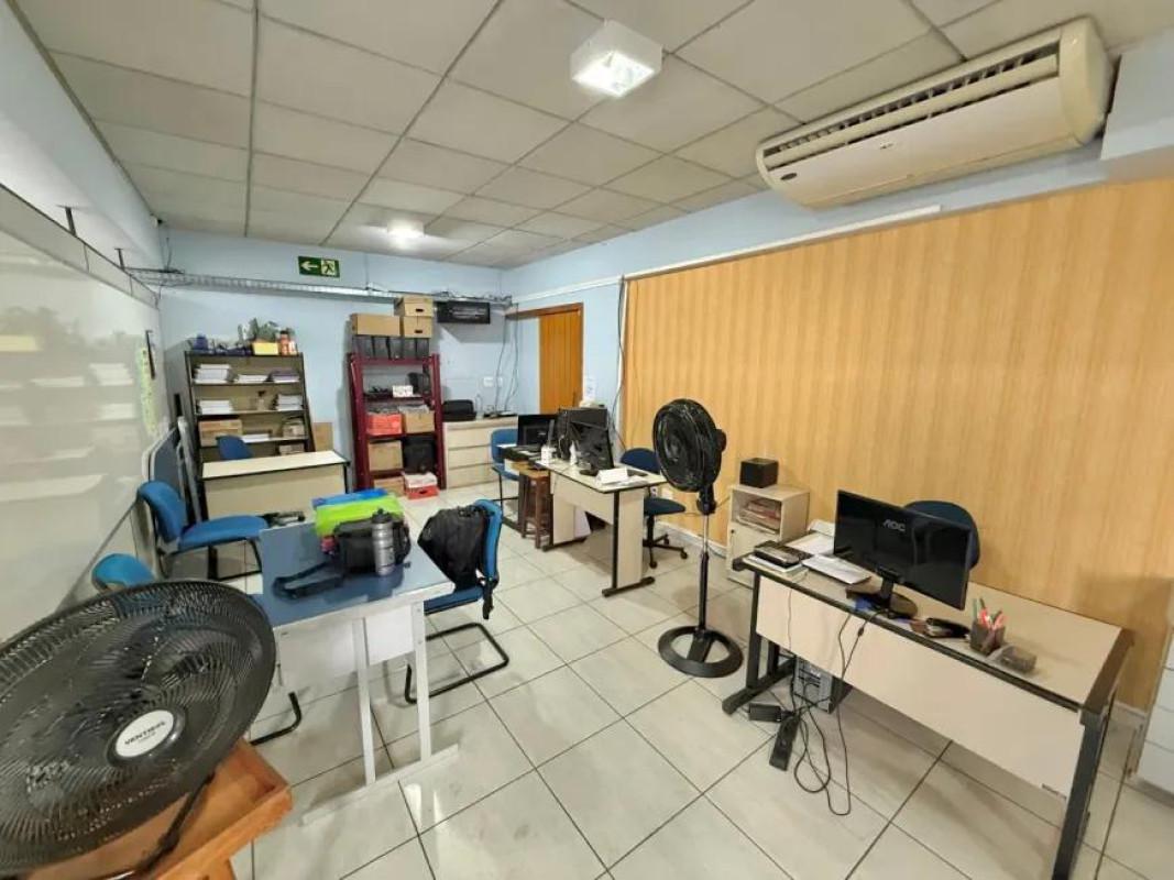 Sala, Liberdade, 0 Quarto, 3 Vagas