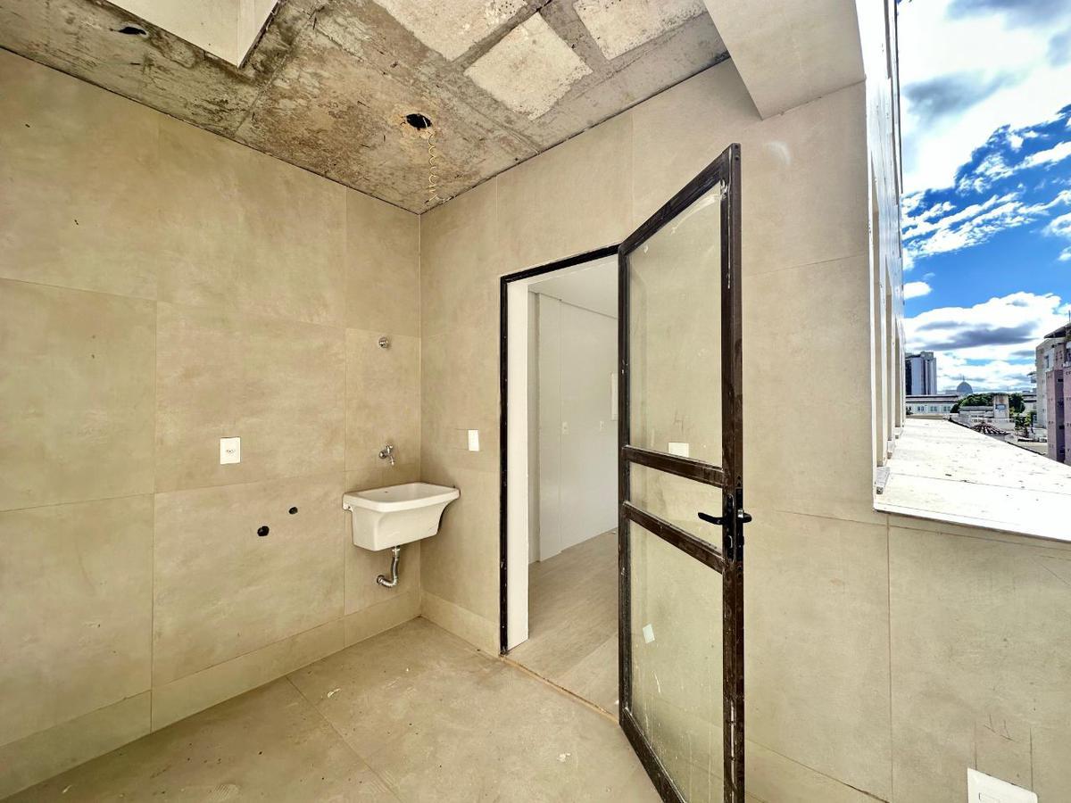 Apartamento, Funcionários, 2 Quartos, 2 Vagas, 1 Suíte