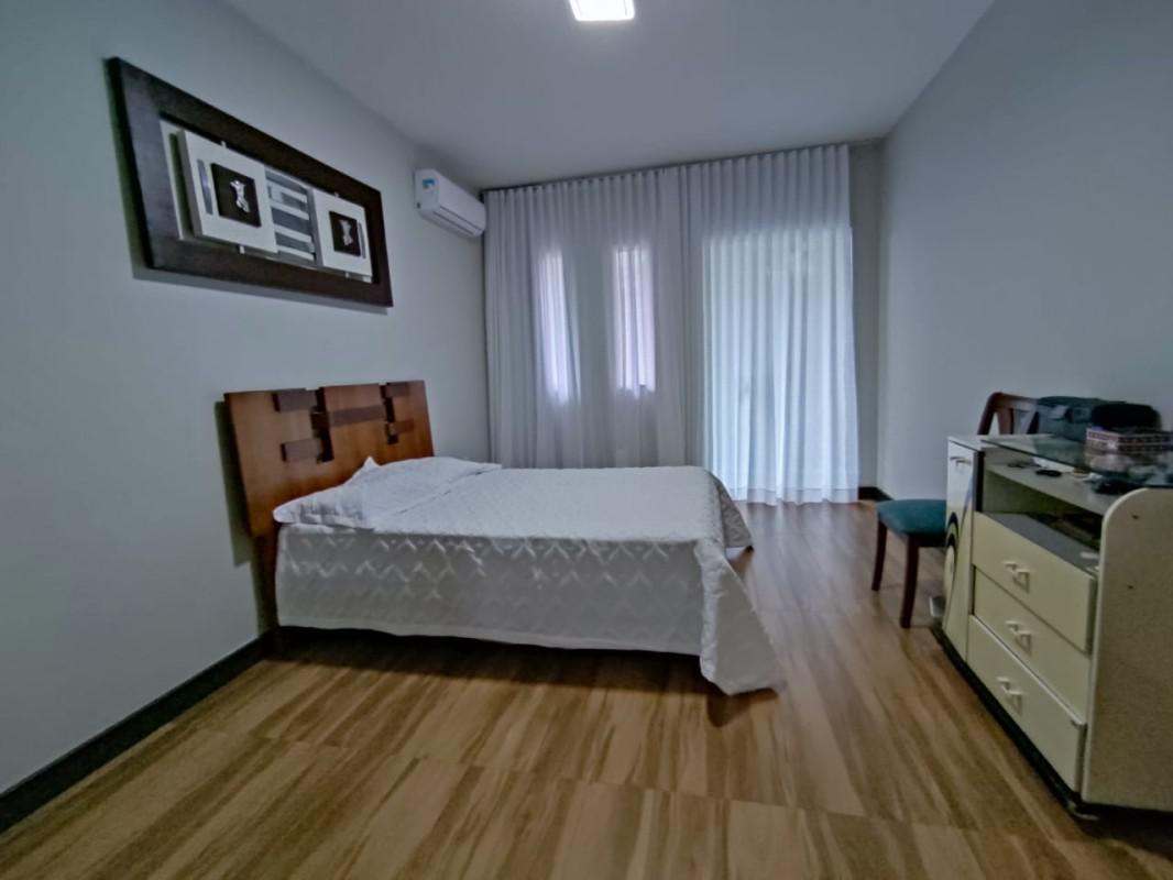 Casa, Cabral, 5 Quartos, 9 Vagas, 3 Suítes