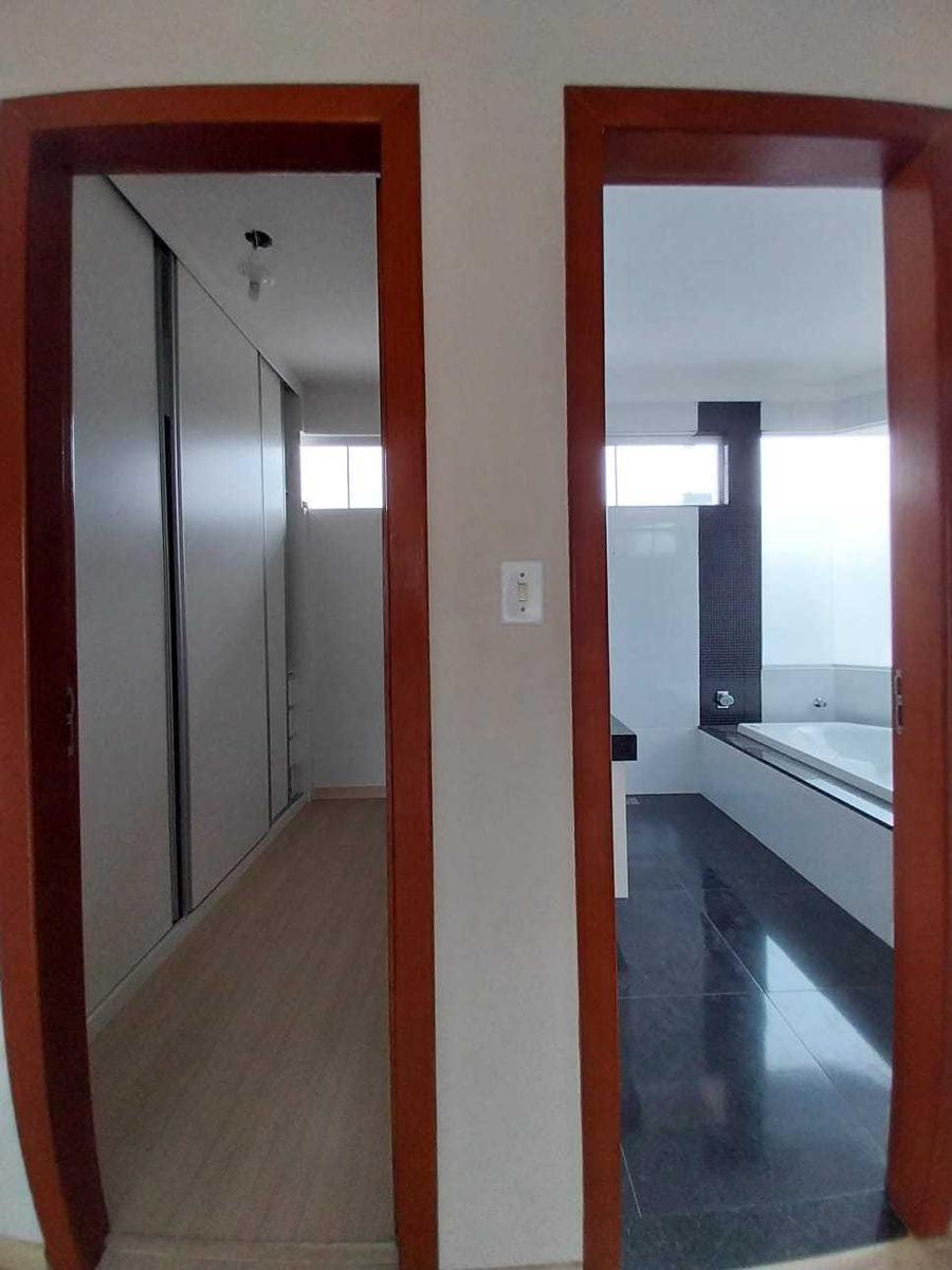 Casa, Trevo, 4 Quartos, 4 Vagas, 3 Suítes