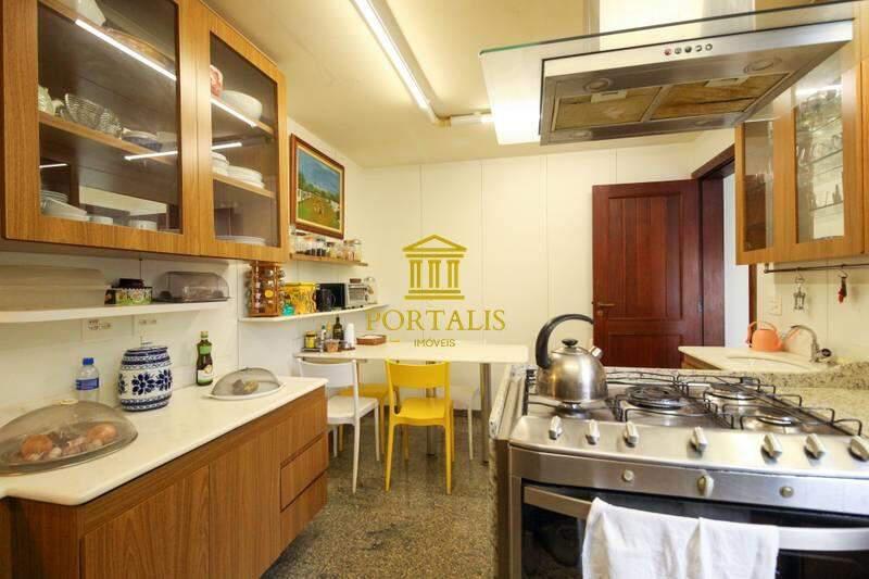 Casa, Serra, 4 Quartos, 5 Vagas, 1 Suíte