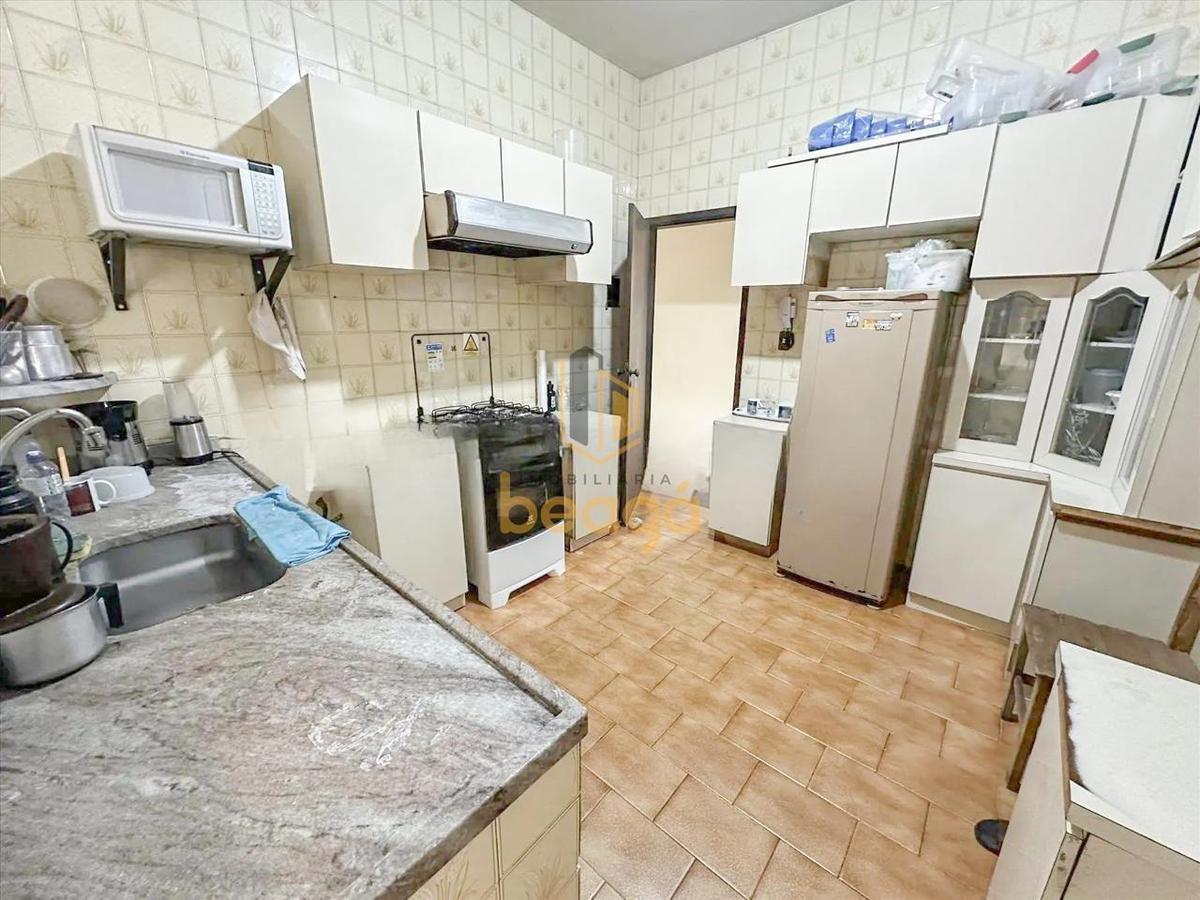 Casa, Califórnia, 4 Quartos, 8 Vagas, 1 Suíte