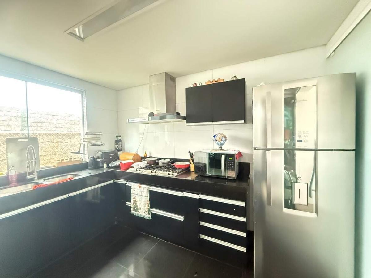 Casa, Estoril, 3 Quartos, 2 Vagas, 1 Suíte