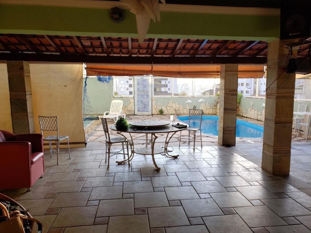 Casa, Fernão Dias, 4 Quartos, 5 Vagas, 2 Suítes