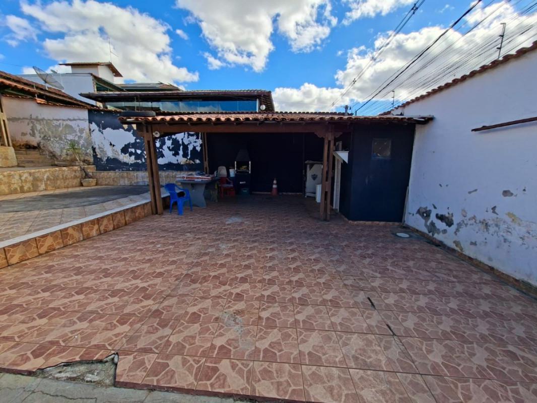 Casa, São Benedito, 3 Quartos, 4 Vagas, 1 Suíte