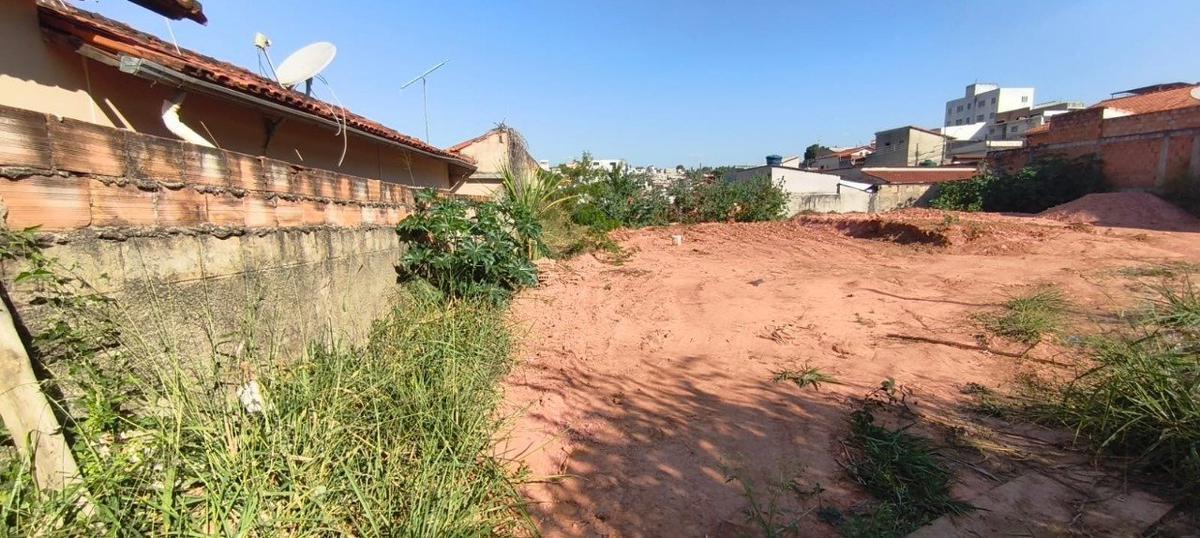 Lote, Vale das Amendoeiras, 0 Quarto, 0 Vaga