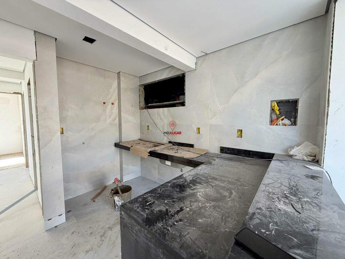 Apartamento, Barreiro, 3 Quartos, 2 Vagas, 1 Suíte