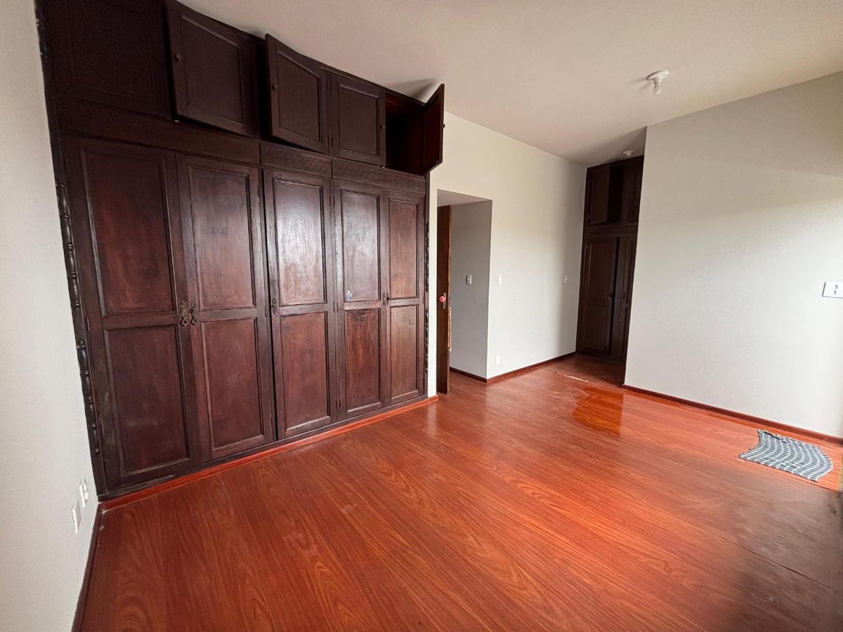 Casa, Centro, 3 Quartos, 5 Vagas, 1 Suíte