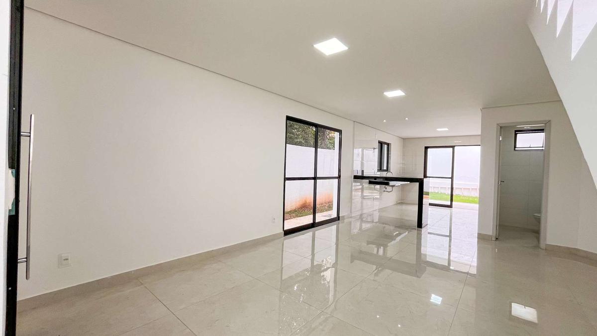 Casa, Santa Branca, 3 Quartos, 2 Vagas, 1 Suíte