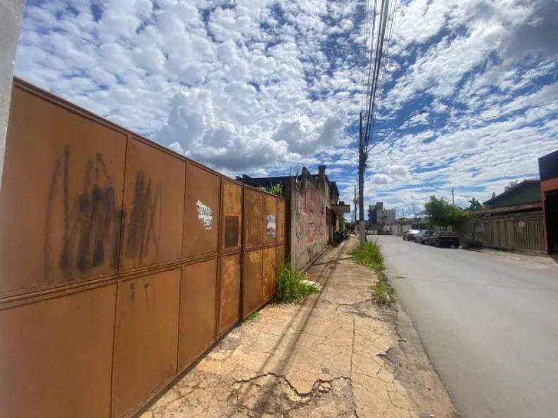 Lote, Centro, 1 Quarto, 0 Vaga
