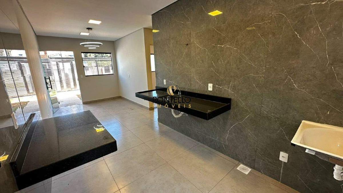 Casa, Manoa, 2 Quartos, 2 Vagas, 1 Suíte