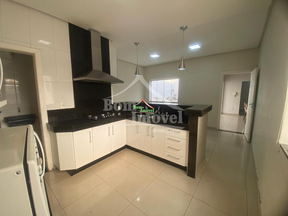 Casa, Centro, 2 Quartos, 6 Vagas, 1 Suíte