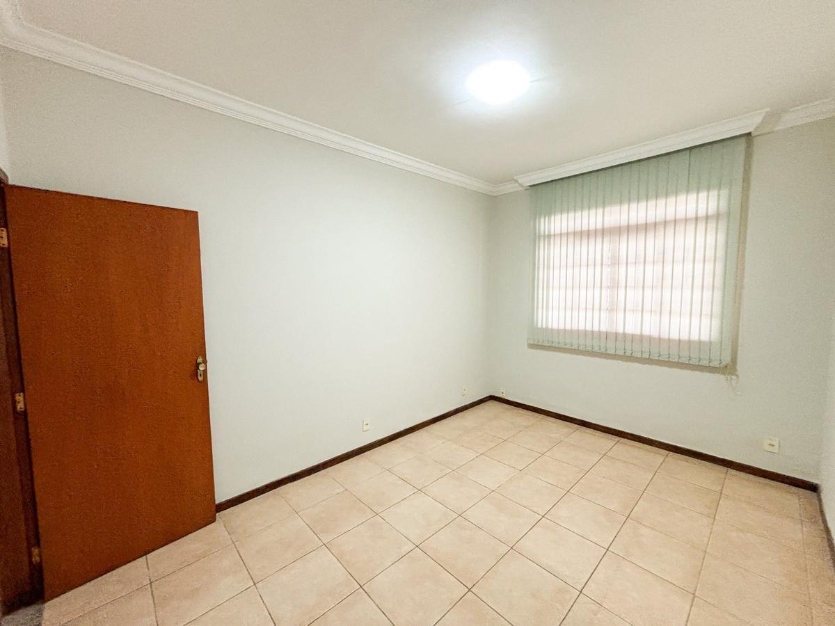 Casa, Três Barras, 5 Quartos, 2 Vagas, 1 Suíte