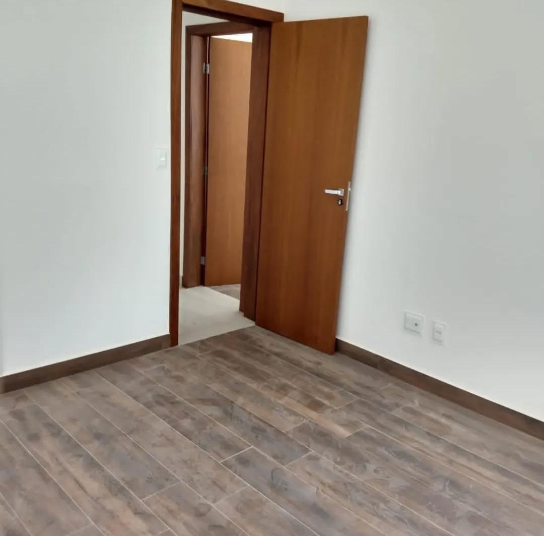 Casa, Centro, 3 Quartos, 2 Vagas, 1 Suíte
