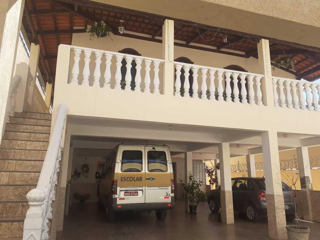 Casa, Casa Branca, 4 Quartos, 9 Vagas, 1 Suíte