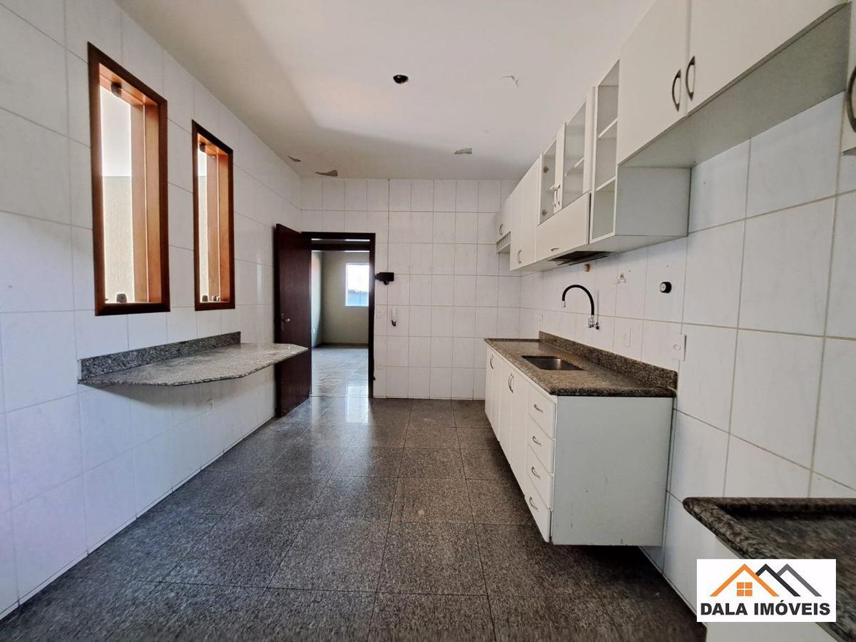 Casa, Santa Mônica, 4 Quartos, 5 Vagas, 2 Suítes