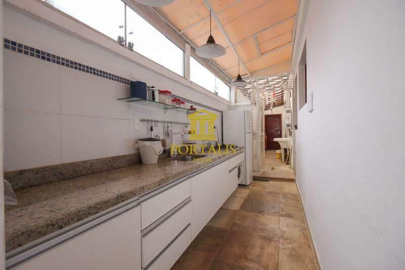 Casa, Serra, 4 Quartos, 5 Vagas, 1 Suíte