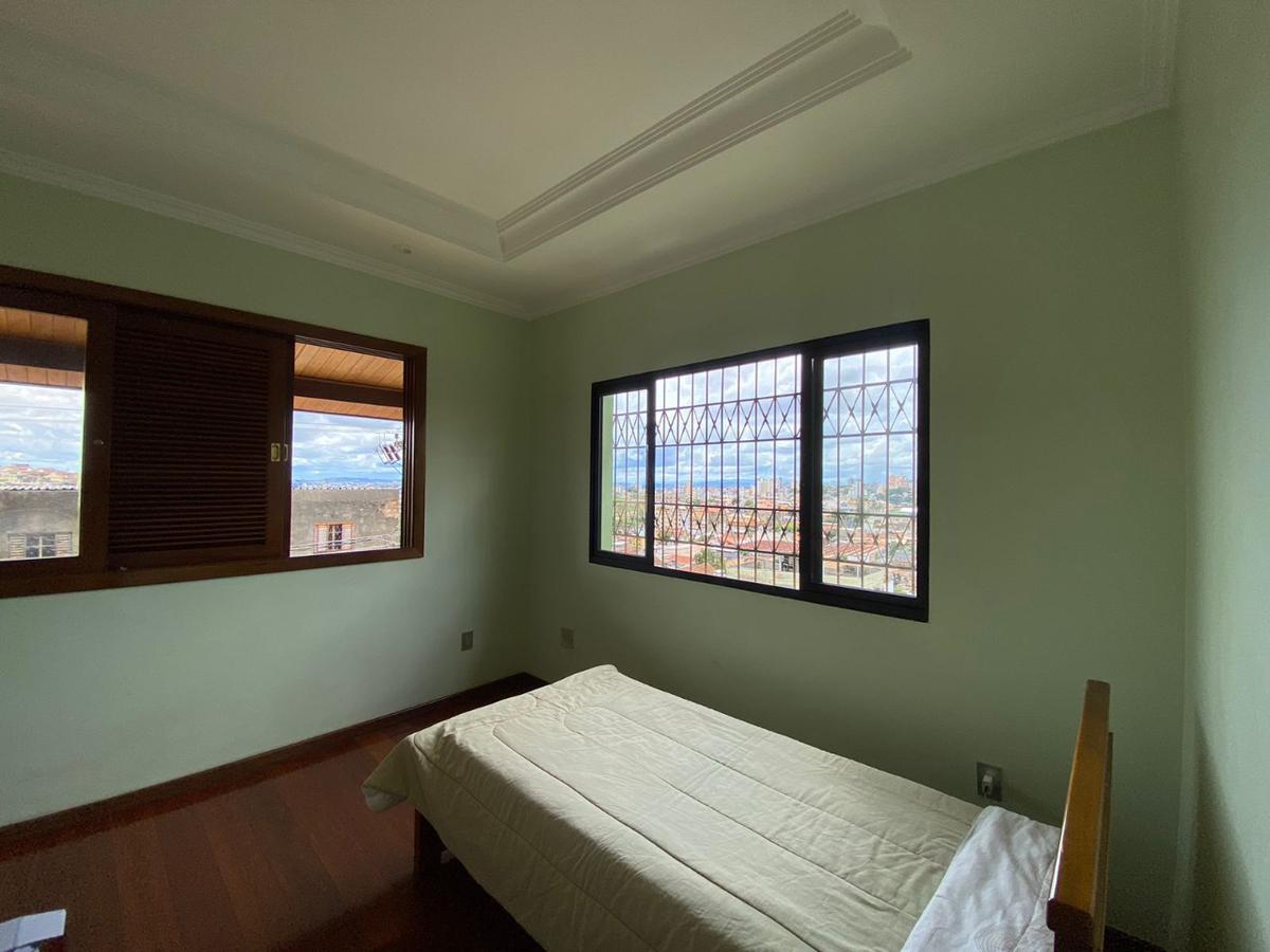 Casa, Concórdia, 4 Quartos, 2 Vagas, 1 Suíte